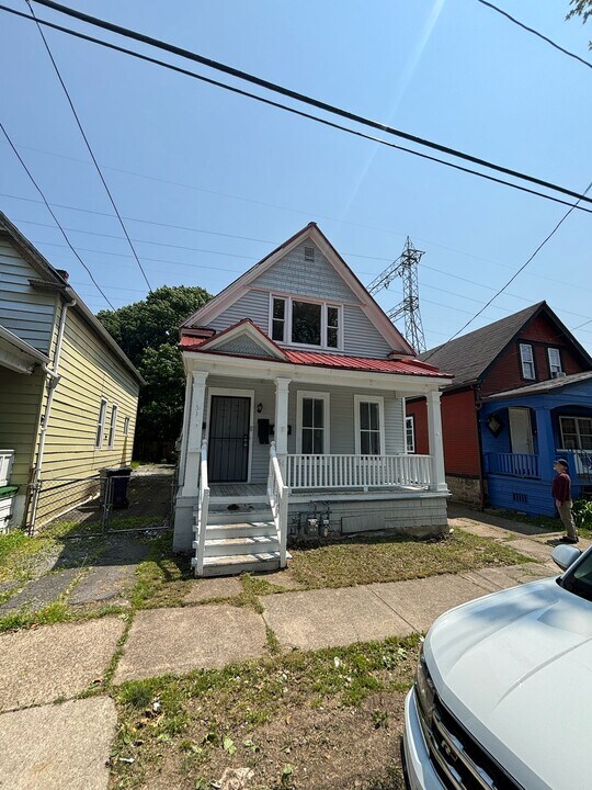 51 Warring Ave, Unit Upper in Buffalo, NY - Foto de edificio