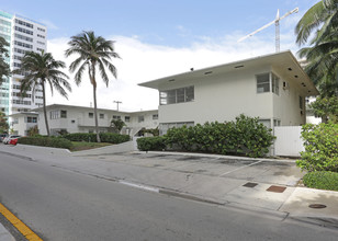 Tarrymore Apartments in Fort Lauderdale, FL - Building Photo - Building Photo