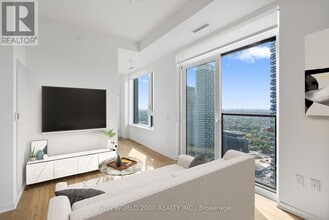 101 Roehampton Ave in Toronto, ON - Building Photo - Building Photo