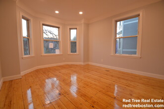 48 Green St, Unit 1 in Boston, MA - Foto de edificio - Building Photo