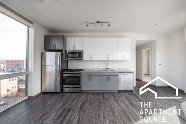 2340 N California Ave in Chicago, IL - Building Photo - Building Photo