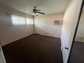 86 Vincent Rd in Hicksville, NY - Building Photo - Building Photo