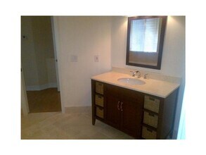 2653 Oakbrook Dr in Weston, FL - Foto de edificio - Building Photo