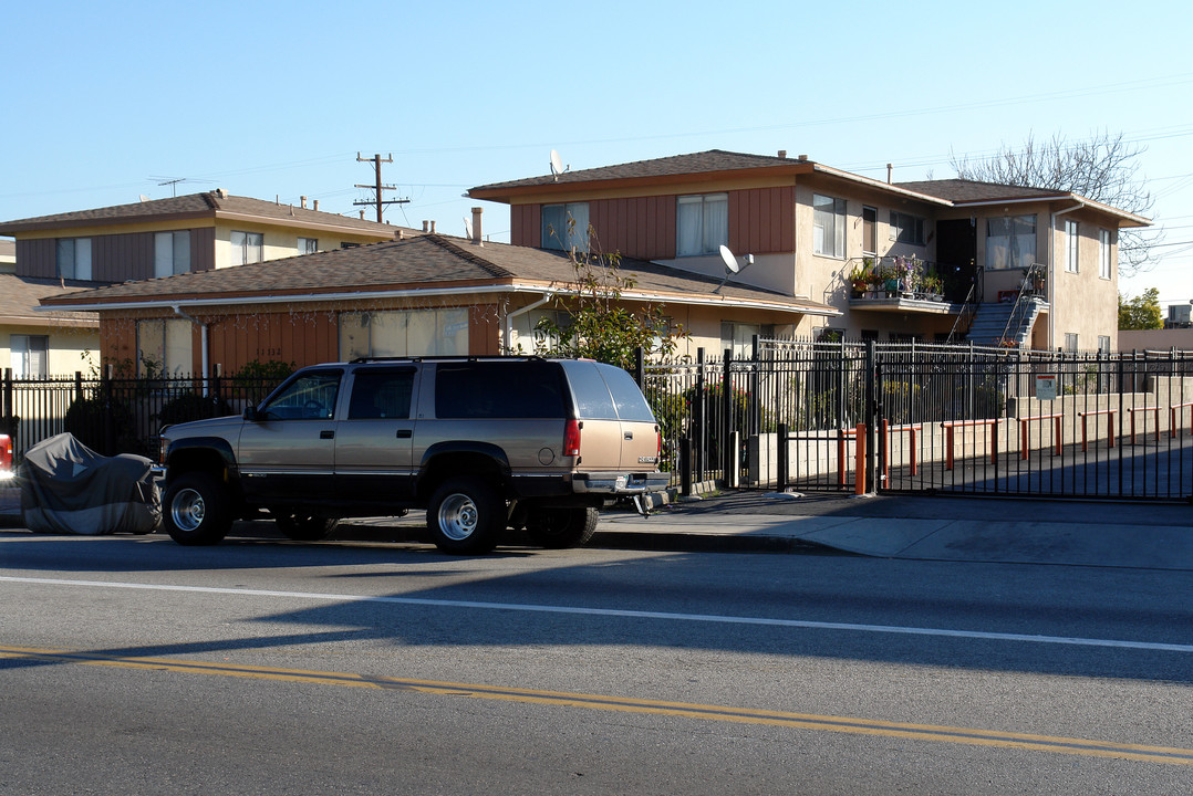 11132 S Inglewood Ave in Inglewood, CA - Building Photo