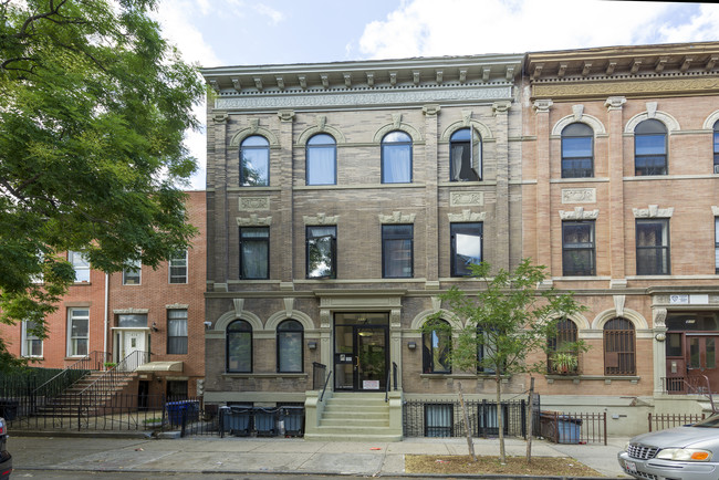 317 Putnam Ave in Brooklyn, NY - Foto de edificio - Building Photo