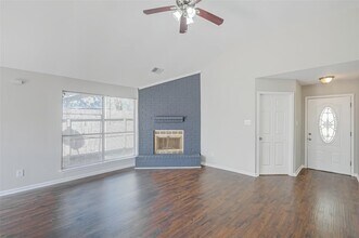 16938 Enchanted Cir E in Sugar Land, TX - Building Photo - Building Photo