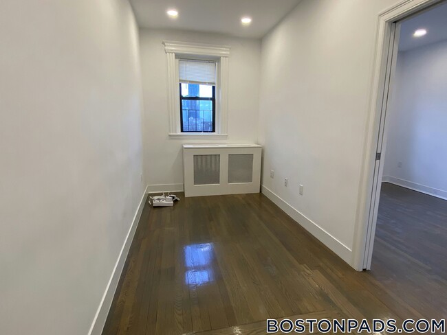 property at 11 Queensberry St