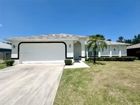 1716 NE 6th Pl in Cape Coral, FL - Building Photo