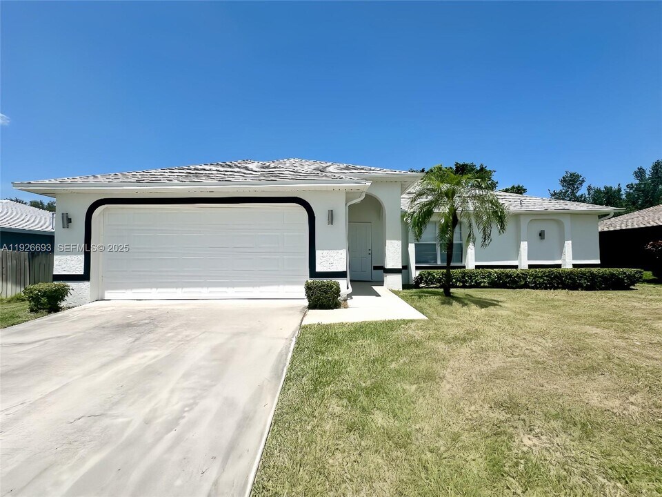 1716 NE 6th Pl in Cape Coral, FL - Building Photo