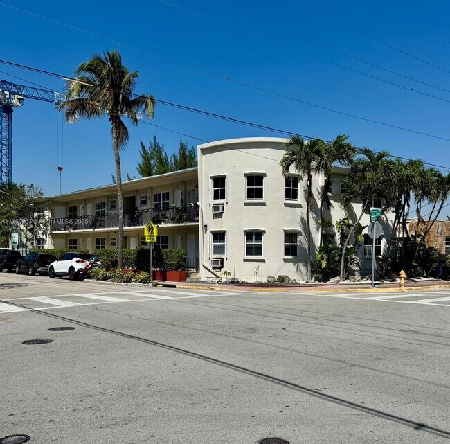 605 77th St in Miami Beach, FL - Building Photo - Building Photo