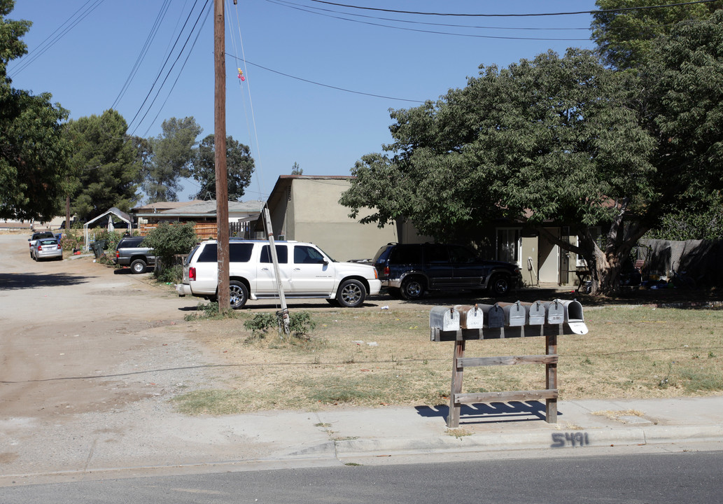 5491 Jones Ave in Riverside, CA - Building Photo