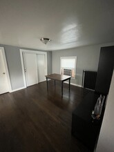 313 E Smith St, Unit Upper in Milwaukee, WI - Building Photo - Building Photo