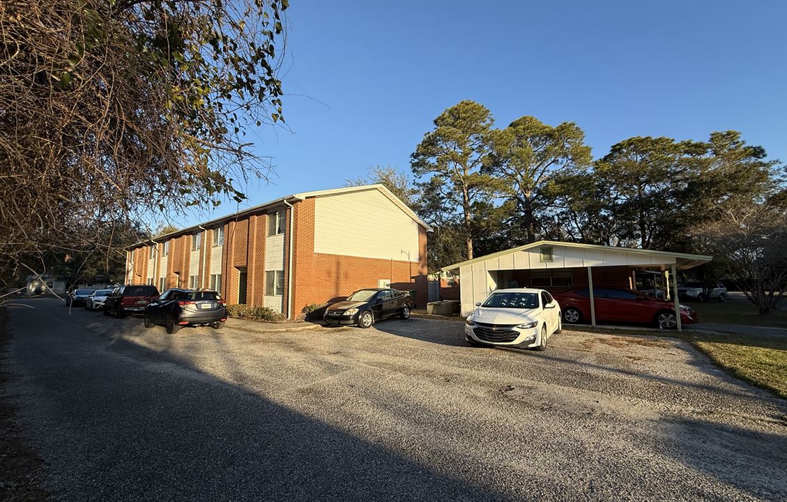 Olympic Apartments in Shalimar, FL - Building Photo