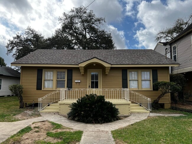 205 St Michael St in Lafayette, LA - Building Photo - Building Photo