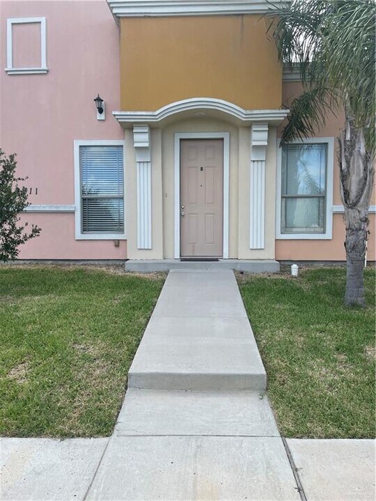 2011 Chance Dr in Edinburg, TX - Building Photo
