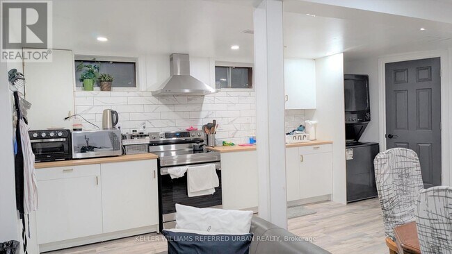 6532 Kuhn Crescent in Niagara Falls, ON - Building Photo - Building Photo