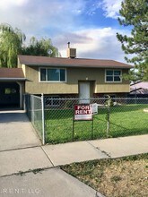 5412 W Planada Way in Kearns, UT - Foto de edificio - Building Photo