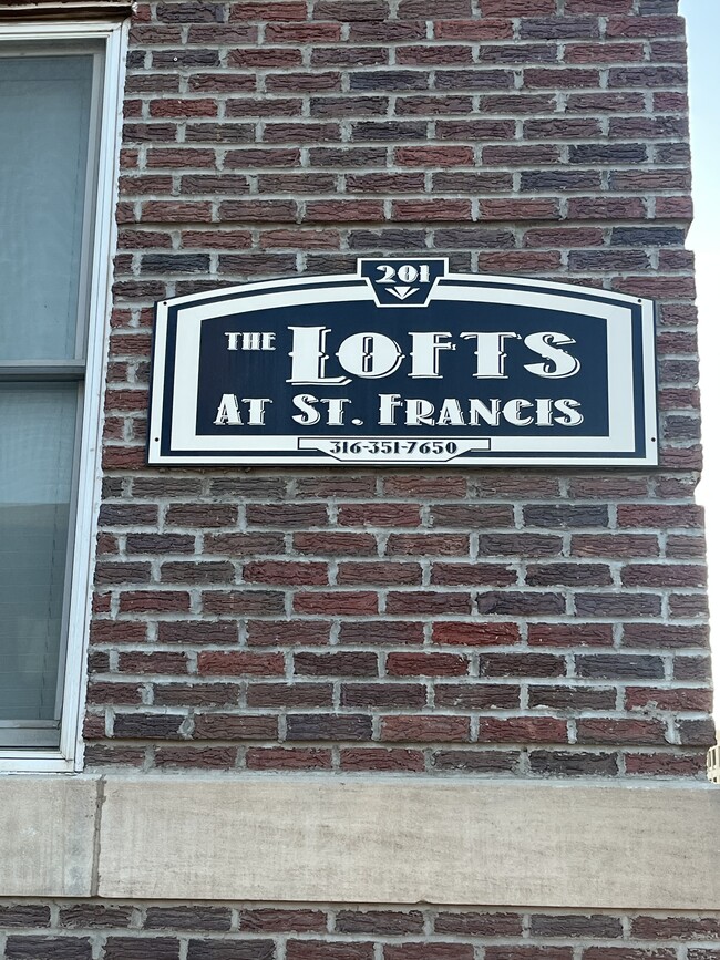 201 S Saint Francis Ave, Unit 304 in Wichita, KS - Building Photo - Building Photo