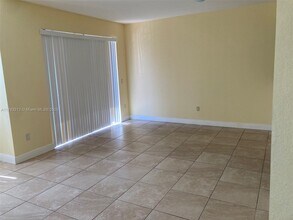 8930 W Flagler St in Miami, FL - Building Photo - Building Photo