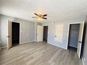 60 W Washington St in Paris, TX - Building Photo - Building Photo