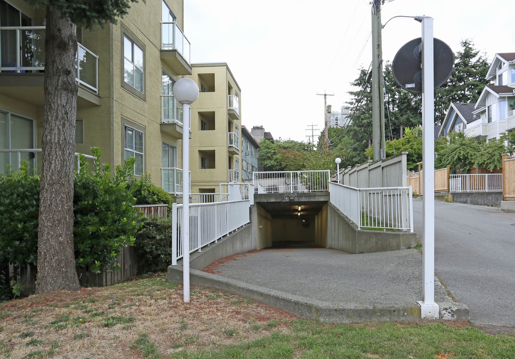 1710 E Pender St in Vancouver, BC - Building Photo