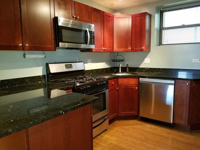 1702 W Summerdale Ave, Unit G in Chicago, IL - Building Photo - Building Photo