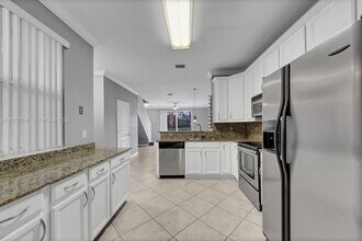 2590 Cordoba Bend in Weston, FL - Foto de edificio - Building Photo