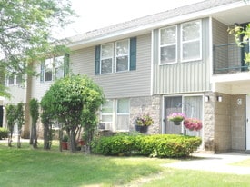 Sedgwick Pines in West Carthage, NY - Building Photo