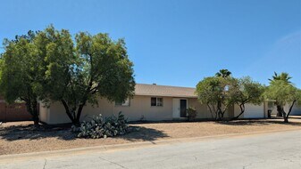 4221 E Sahuaro Dr in Phoenix, AZ - Building Photo