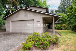 1448 Greentree Cir in Lake Oswego, OR - Building Photo