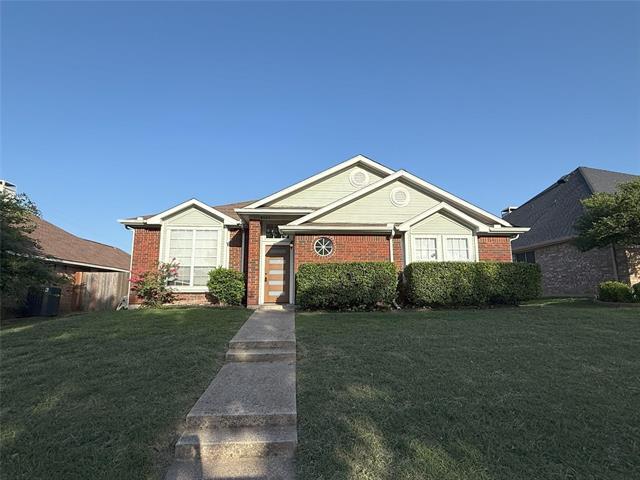 8525 Clearcreek Cir in Frisco, TX - Foto de edificio