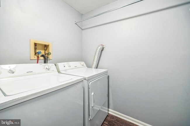 2311 Greenwood Dr in Lindenwold, NJ - Building Photo - Building Photo
