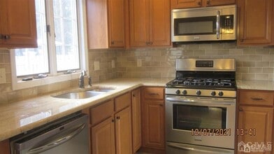 241 Amboy Ave in Metuchen, NJ - Building Photo - Building Photo