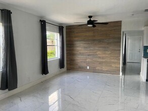 2340 Avenue M in West Palm Beach, FL - Foto de edificio - Building Photo