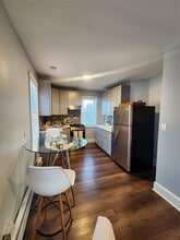157 Cleveland Ave, Unit B in Mineola, NY - Foto de edificio - Building Photo