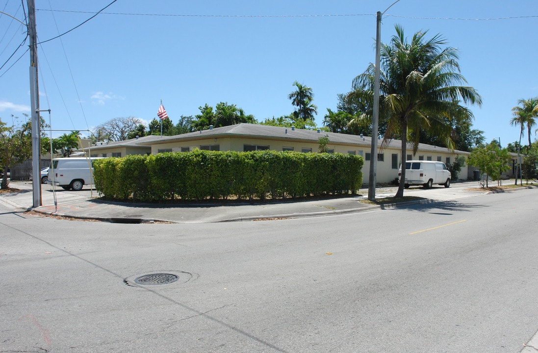 420 NE 76th St in Miami, FL - Building Photo