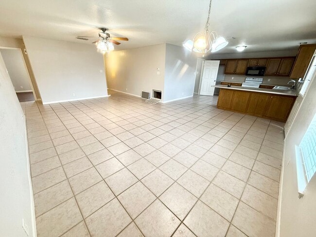 801 Hickory St in Lindale, TX - Building Photo - Building Photo