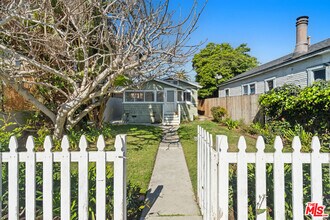 439 Howland Canal in Los Angeles, CA - Building Photo - Building Photo