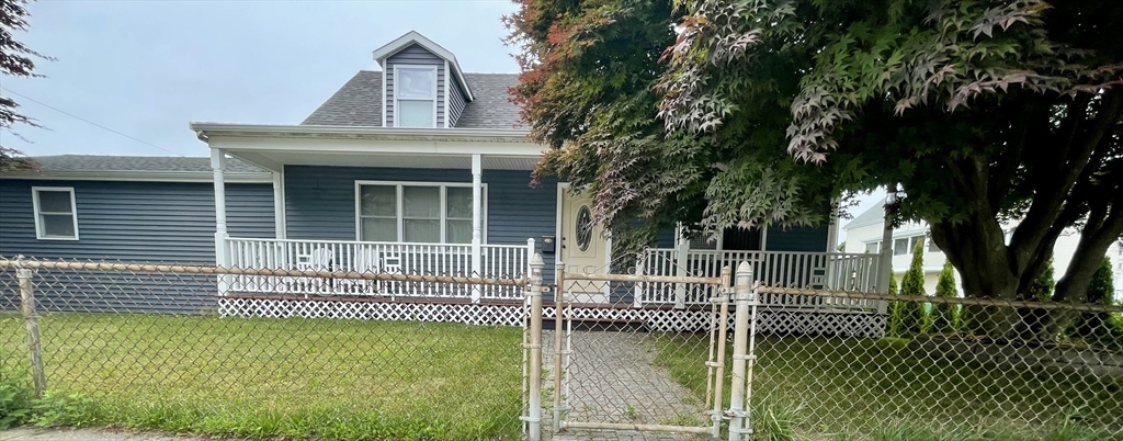 871 King St in Fall River, MA - Building Photo