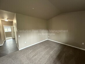 4261 Hawthorne Ave NE in Salem, OR - Foto de edificio - Building Photo