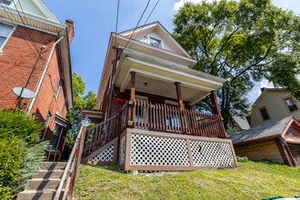208 Bosley St in Cincinnati, OH - Building Photo - Building Photo