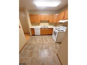 831 Highview Dr in New Richmond, WI - Foto de edificio - Building Photo