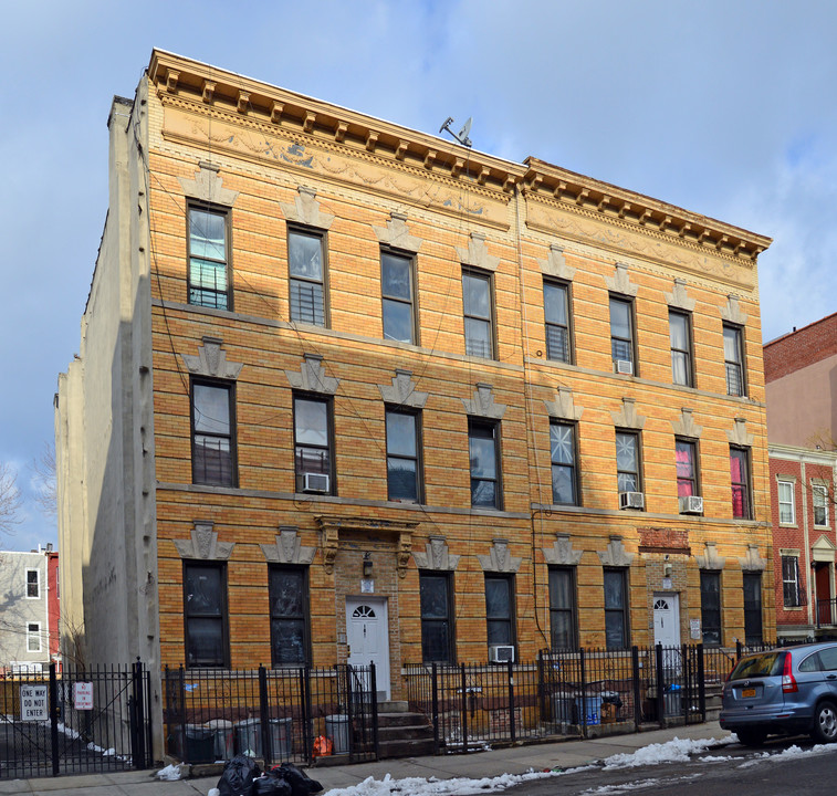 181 Eldert St in Brooklyn, NY - Building Photo