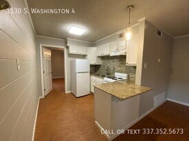 1130 S Washington St in Lafayette, LA - Building Photo