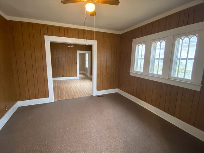 537 E 3rd Ave in Hutchinson, KS - Building Photo - Building Photo