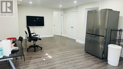2450 Bridle Rd in Oshawa, ON - Building Photo - Building Photo