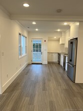 693 Boston Post Rd in Darien, CT - Building Photo - Building Photo