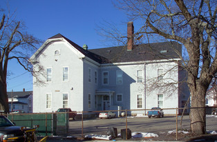 870 Pine St in Fall River, MA - Foto de edificio - Building Photo