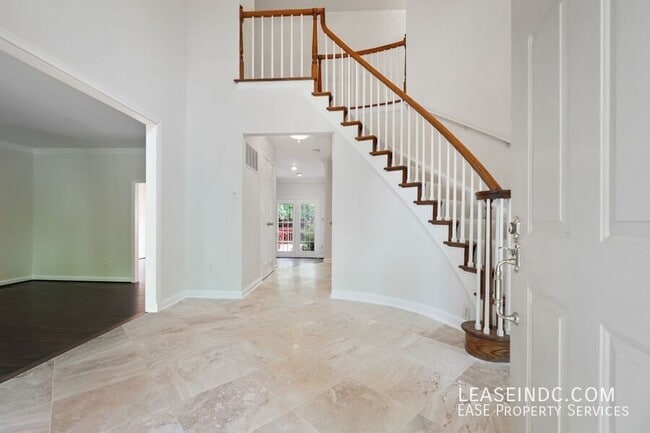 3204 Ellicott St NW in Washington, DC - Building Photo - Building Photo
