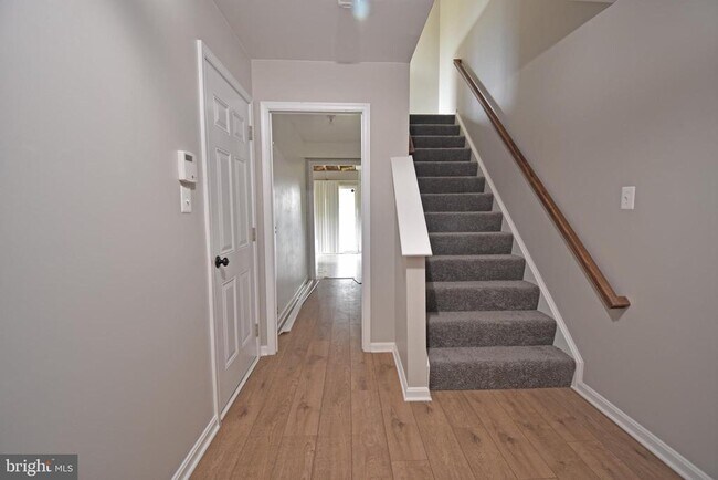 30 Barton Ct in Inwood, WV - Foto de edificio - Building Photo